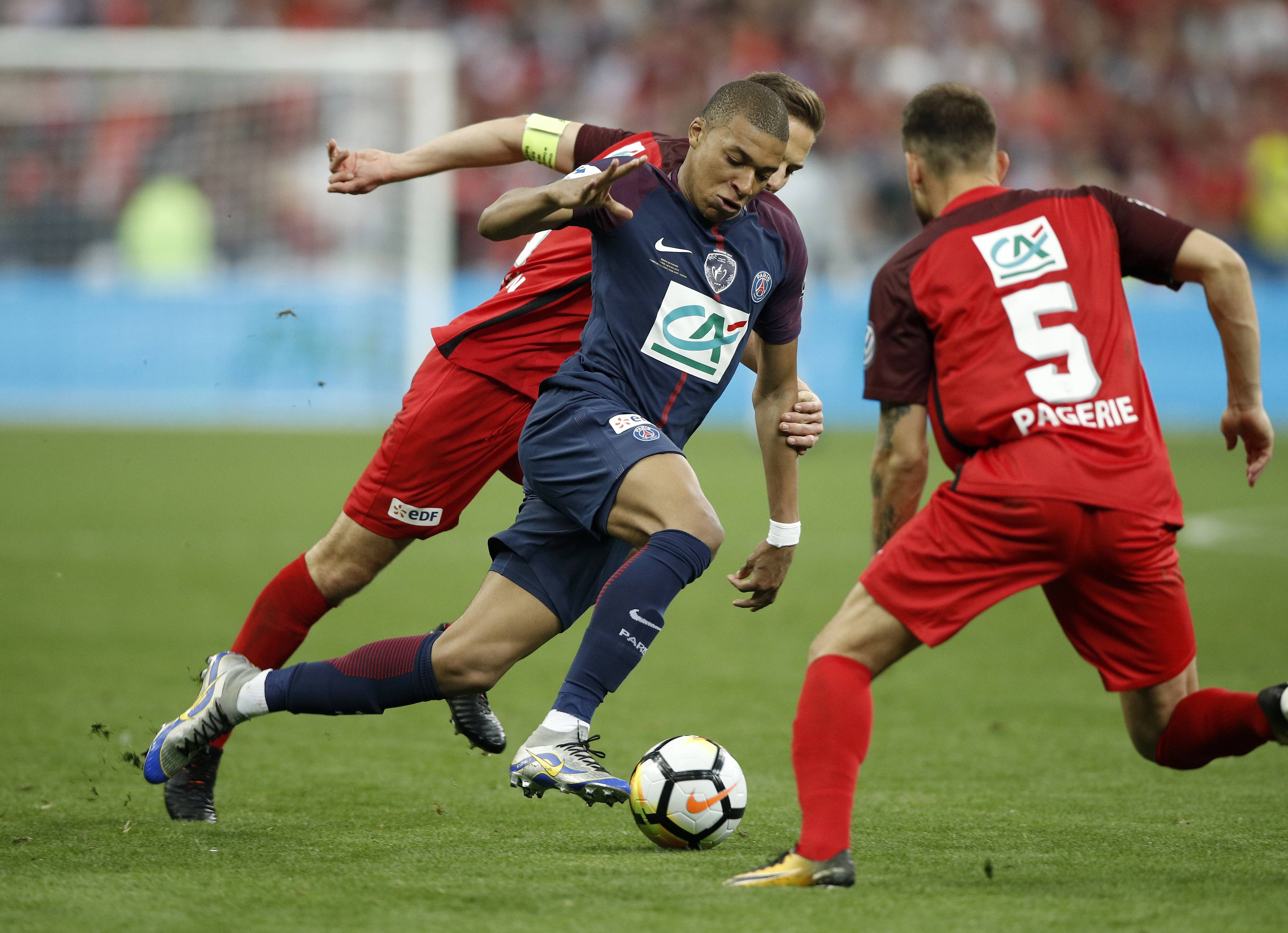 巴黎圣日耳曼中卫表现神勇,稳固球队防线的简单介绍 巴黎圣日耳曼中卫表现神勇,稳固球队防线的简单介绍