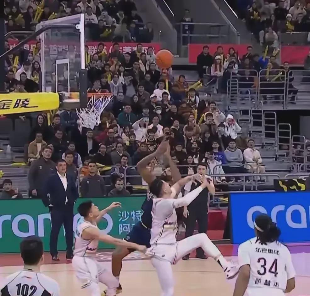 开云体育登录-聚焦比赛场上，球员实力全面提升