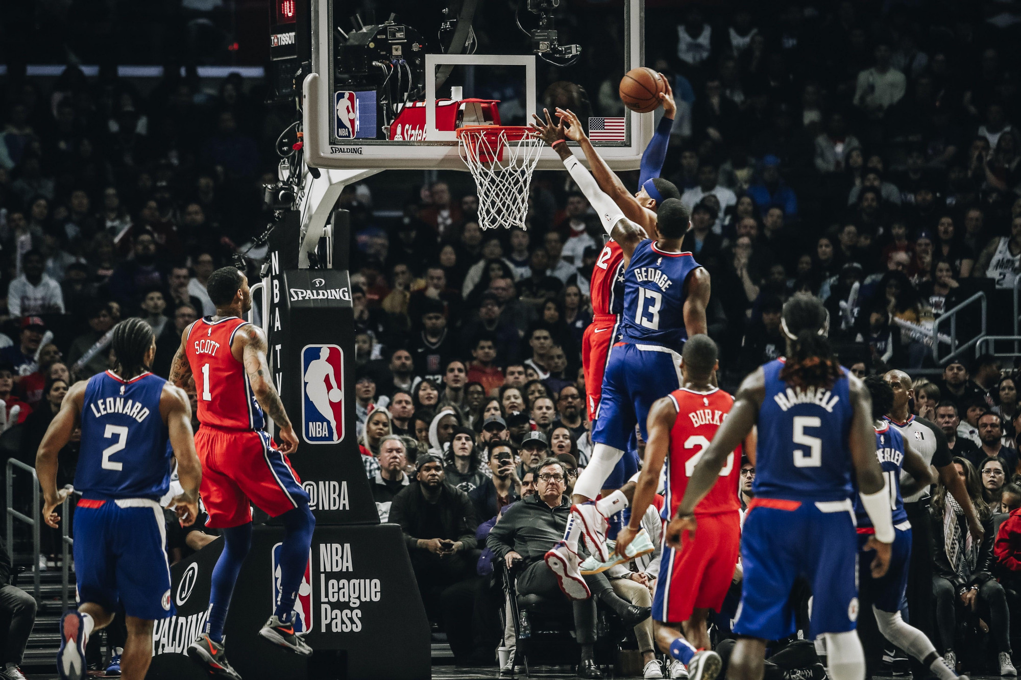 开云体育APP下载-英格兰队少帅独中两元，攻防兼备带队击溃对手