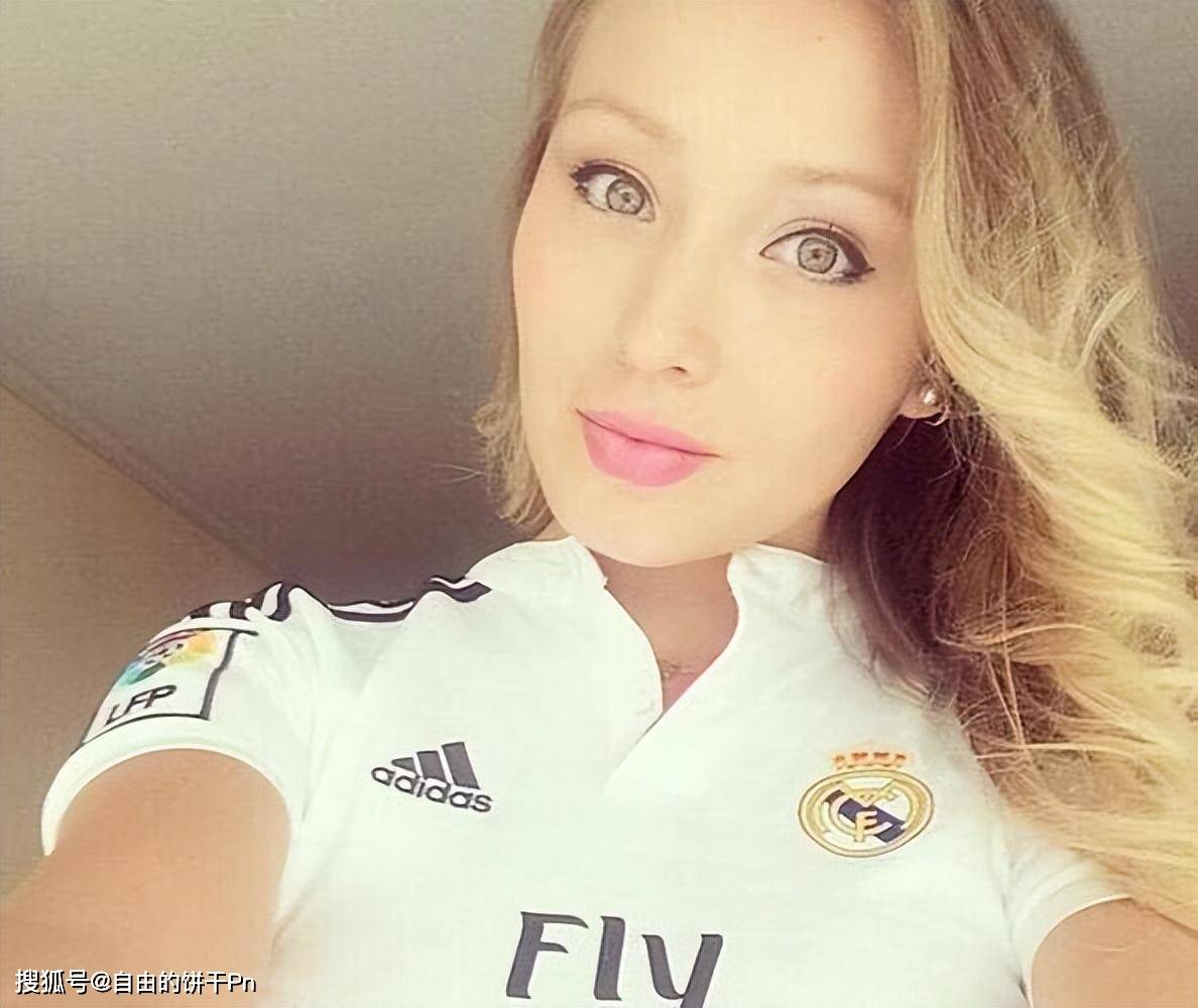 欧洲杯足球赛场上,女球员崭露头角的简单介绍 欧洲杯足球赛场上,女球员崭露头角的简单介绍