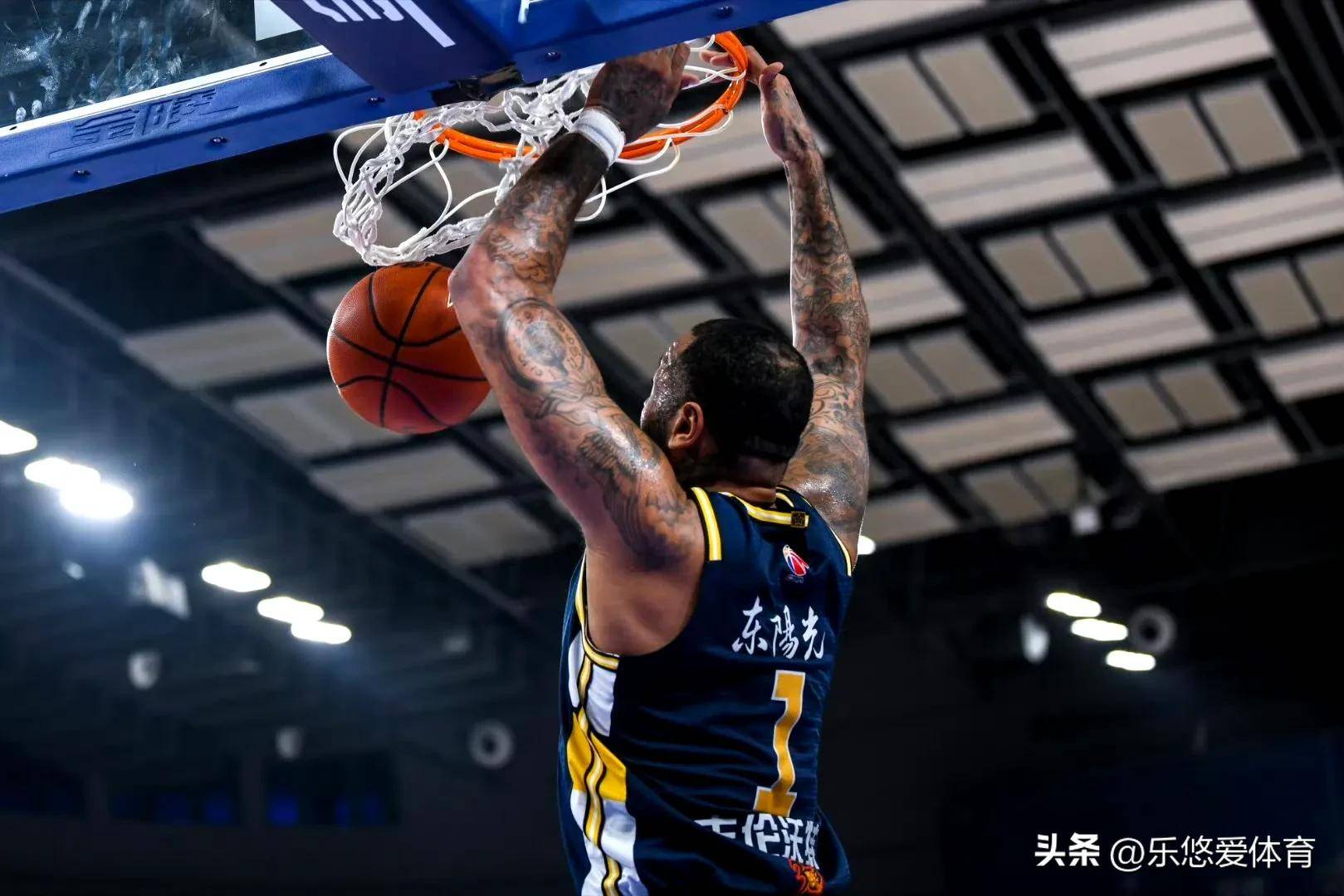 宁波男篮在比赛中火力全开,一举击败对手 宁波男篮在比赛中火力全开,一举击败对手