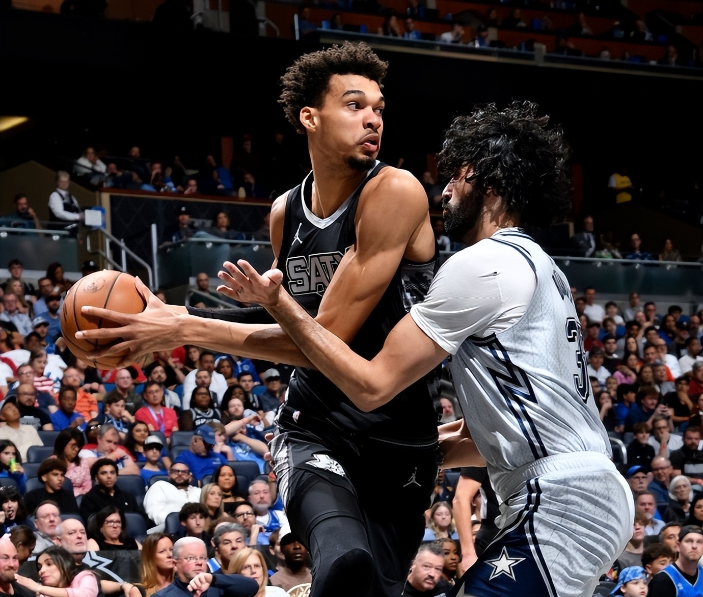 开云下载-开拓者队主场庆胜马刺,取得连胜