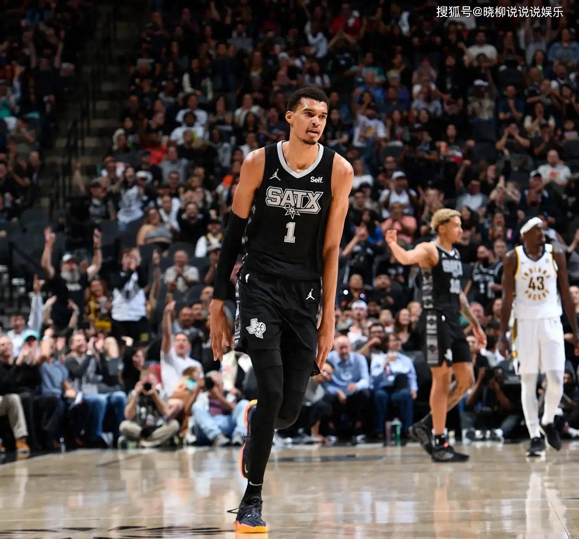 开拓者队主场庆胜马刺,取得连胜 开拓者队主场庆胜马刺,取得连胜