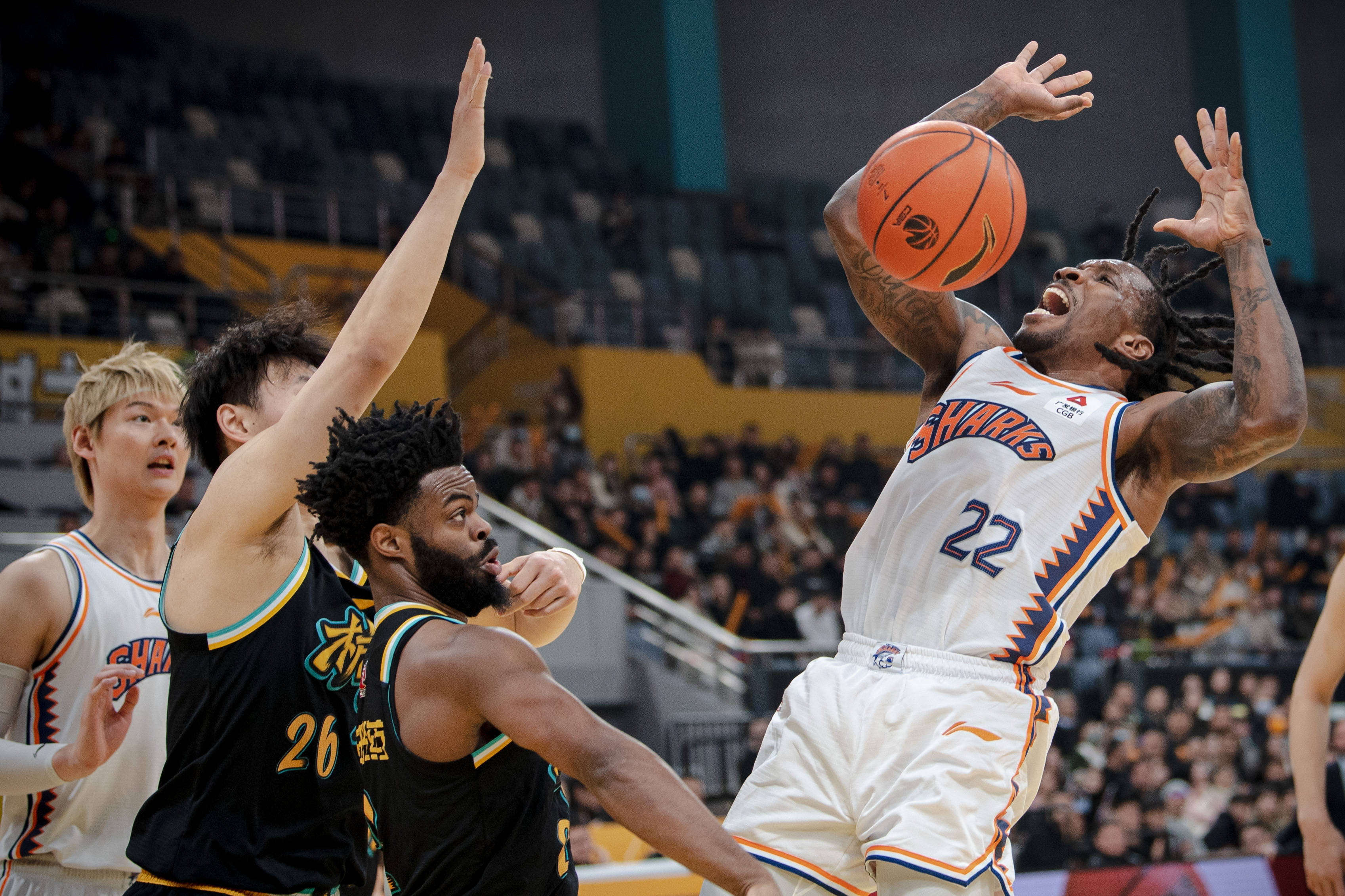 选手高难度操作，篮球比赛风华绝代的简单介绍