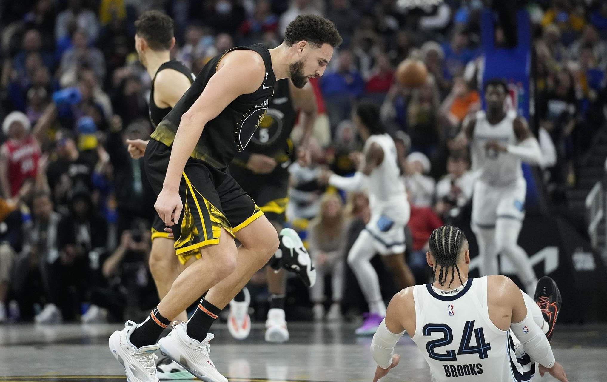 开云体育登录-勇士全队爆发，轻松击败鹈鹕取得胜利的简单介绍