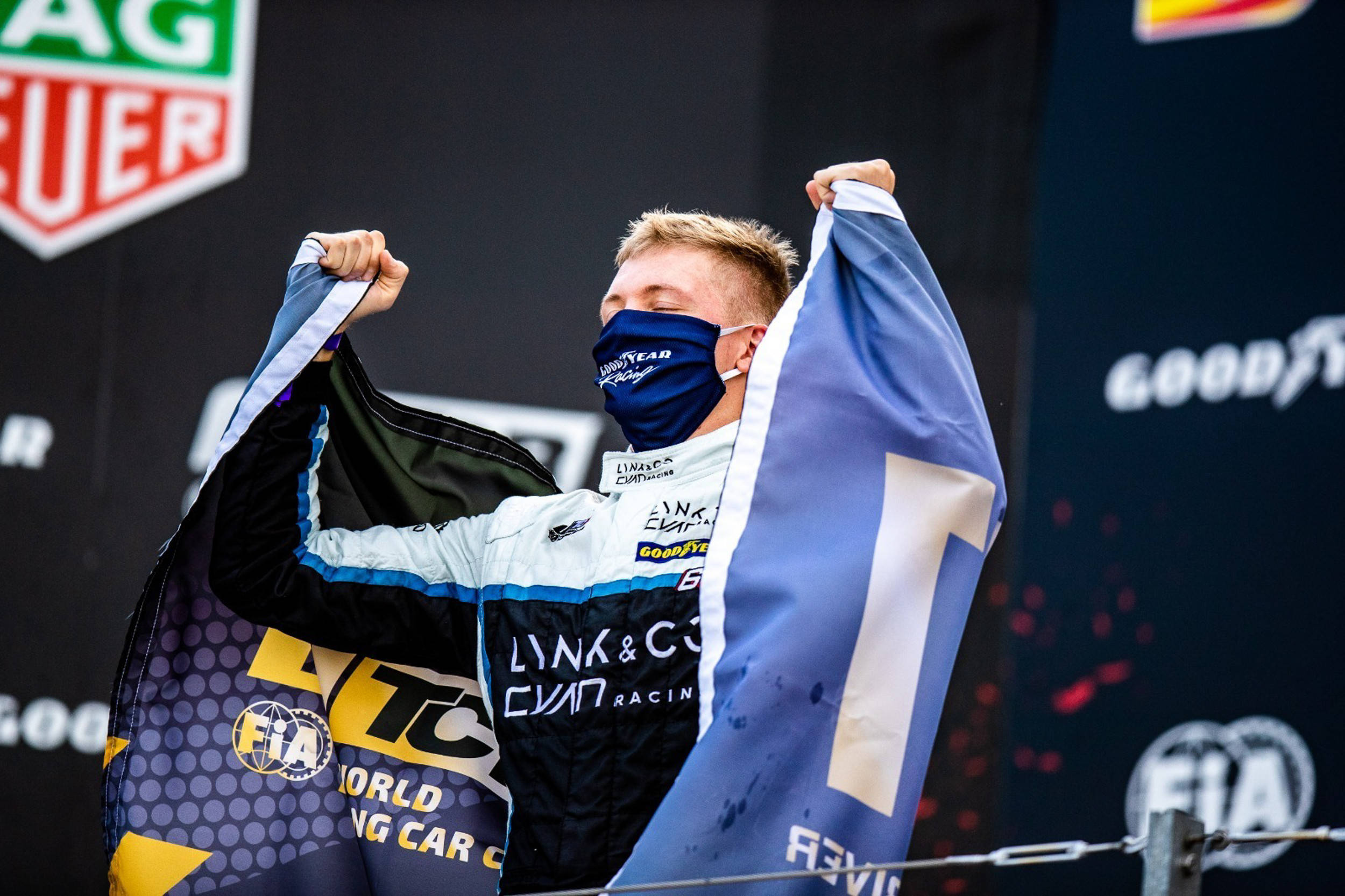 曼联横扫拜仁豪气彷如卫冕冠军难敌