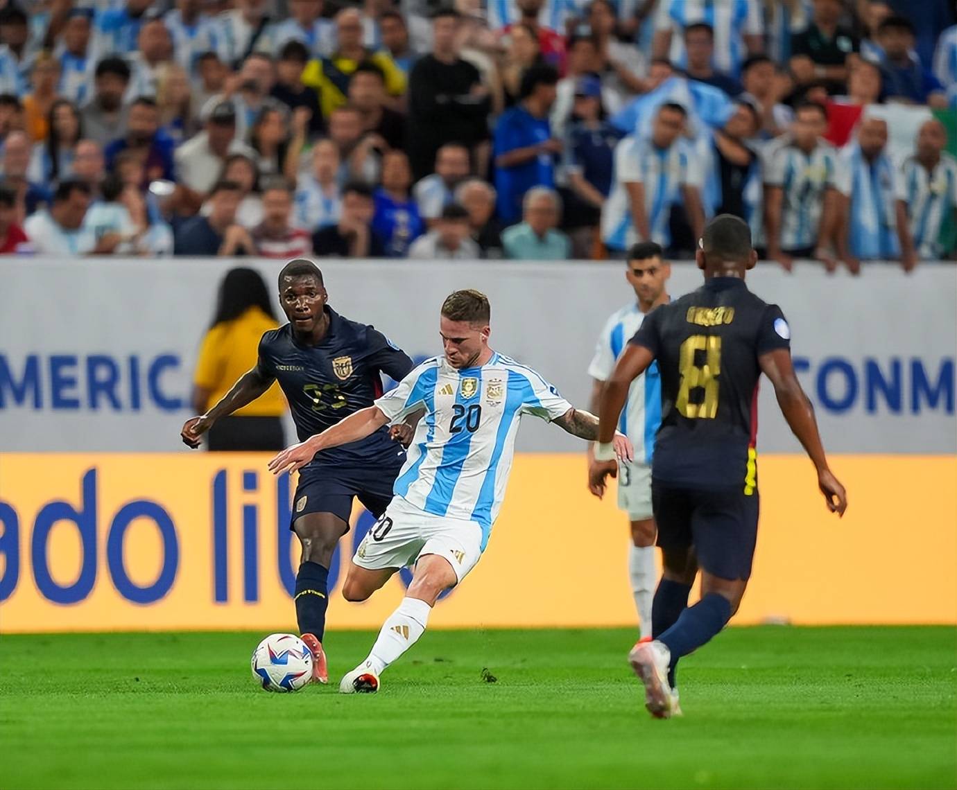 包含阿根廷前锋弃准点球演绎悲情剧,惨淡一季的词条 包含阿根廷前锋弃准点球演绎悲情剧,惨淡一季的词条