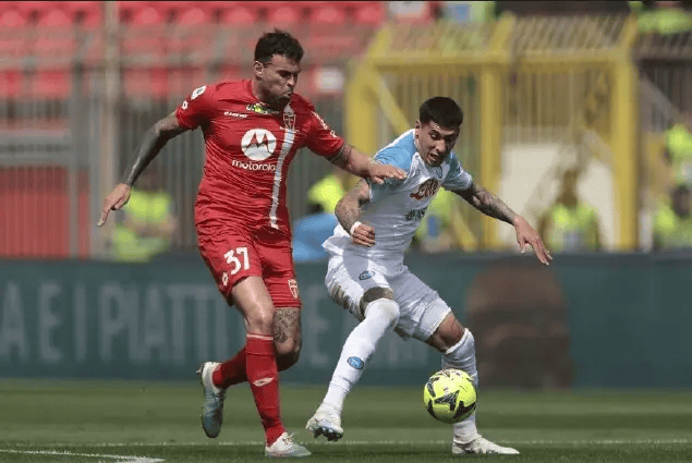 关于球员实力爆棚!瞩目对决引全场热议的信息 关于球员实力爆棚!瞩目对决引全场热议的信息