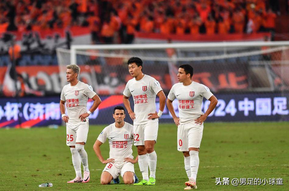 开云体育APP下载-竞争激烈局面持续，球员实力不断提升