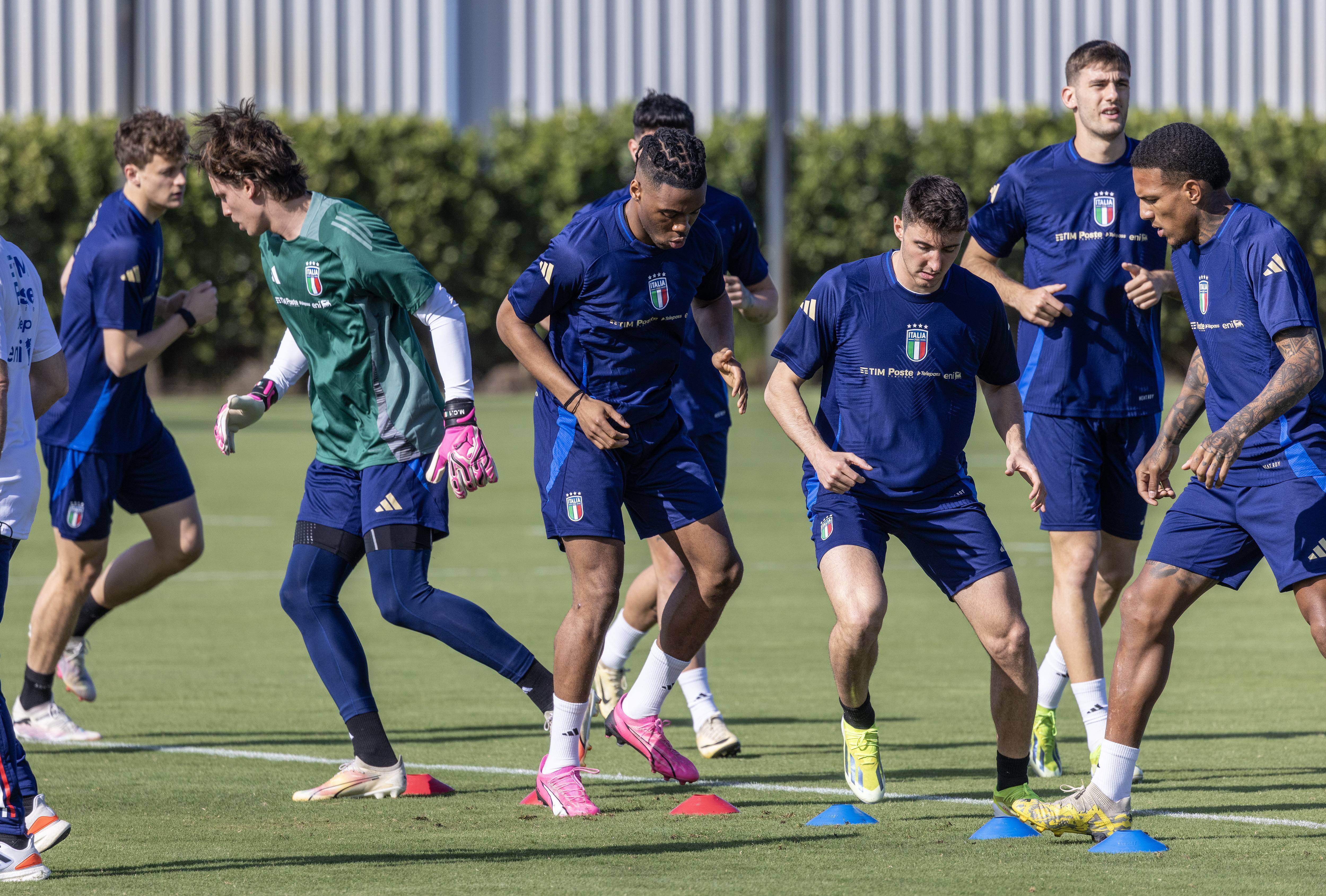 开云体育下载-欧国联比赛首轮比拼，各队备战展现实力争夺冠军的简单介绍