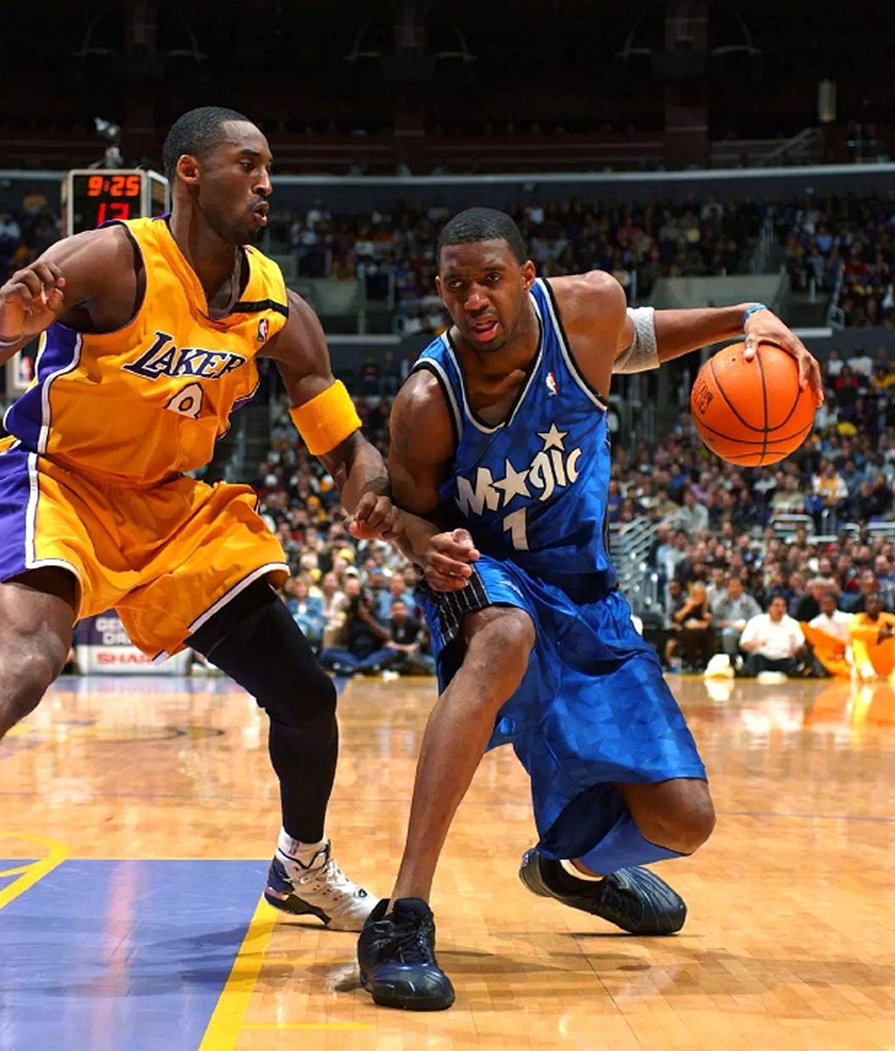 国际篮球赛事上球员们展现出色状态 国际篮球赛事上球员们展现出色状态