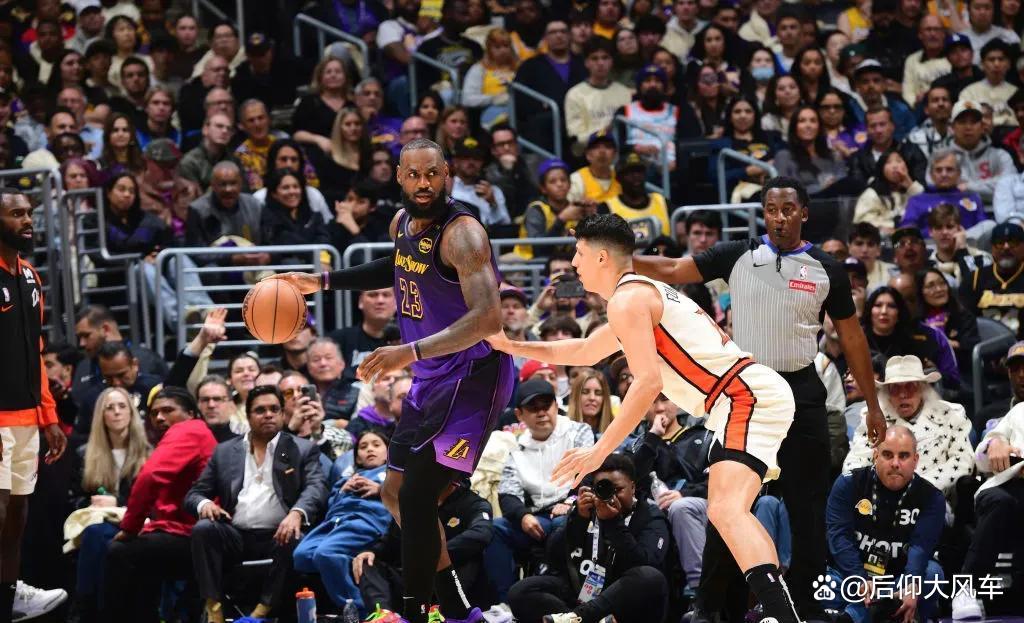 开云体育在线-美国NBA赛季战况激烈，球队竞争激烈