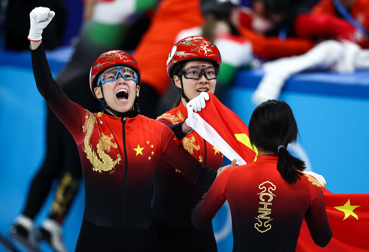 运动员们在赛场上挥洒汗水,为国争光 运动员们在赛场上挥洒汗水,为国争光