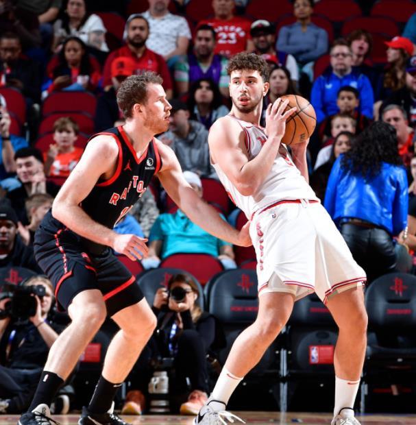 球队在国际篮球比赛中击败对手 球队在国际篮球比赛中击败对手