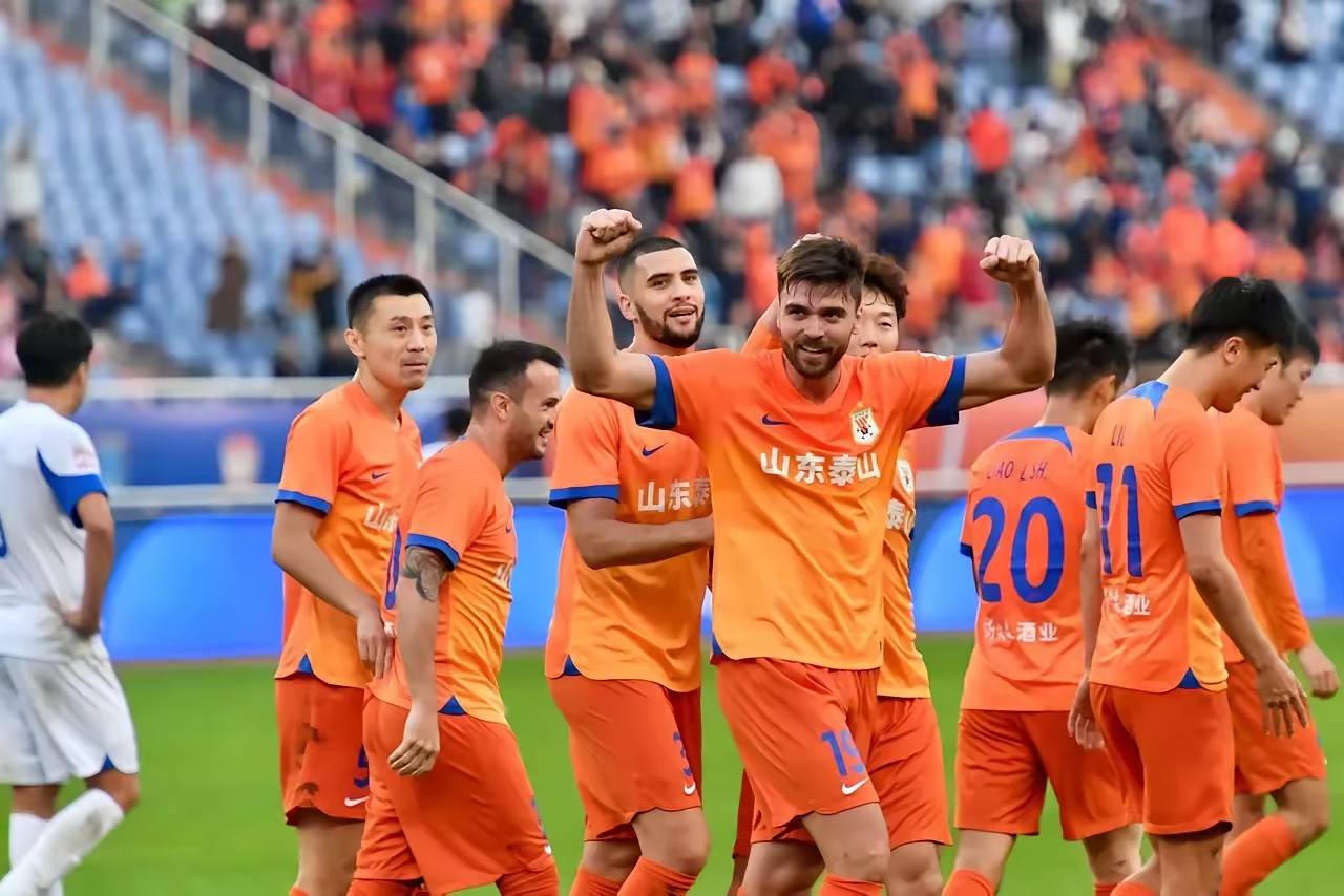 关于青岛黄海主场完胜重庆斯威,取得两连胜的信息 关于青岛黄海主场完胜重庆斯威,取得两连胜的信息