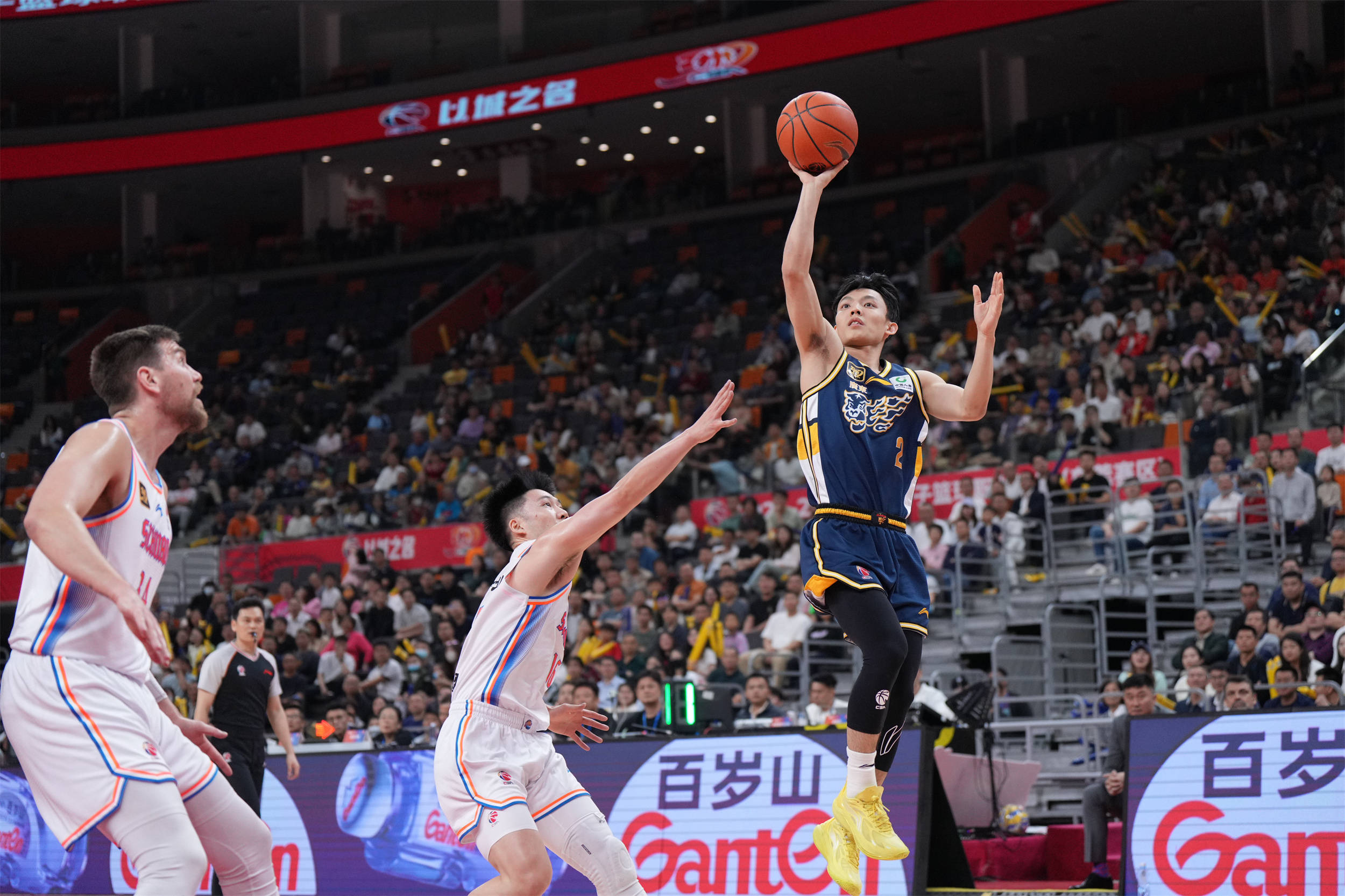 浙江男篮主场大胜四川队,全面压制 浙江男篮主场大胜四川队,全面压制