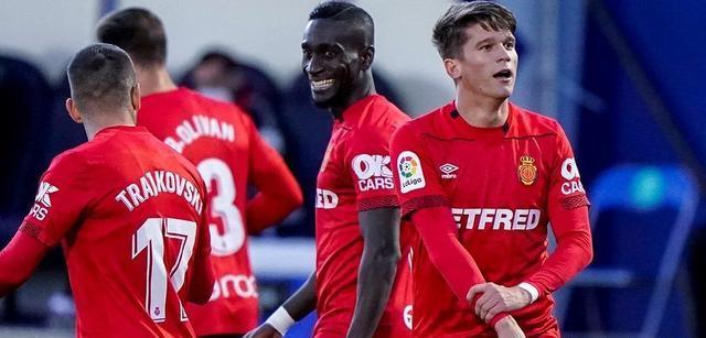 包含马洛卡在比赛中连入数球,轻松击败对手的词条 包含马洛卡在比赛中连入数球,轻松击败对手的词条