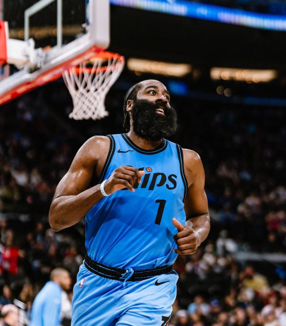 开云体育-快船遭遇惨败，乔治离场受伤