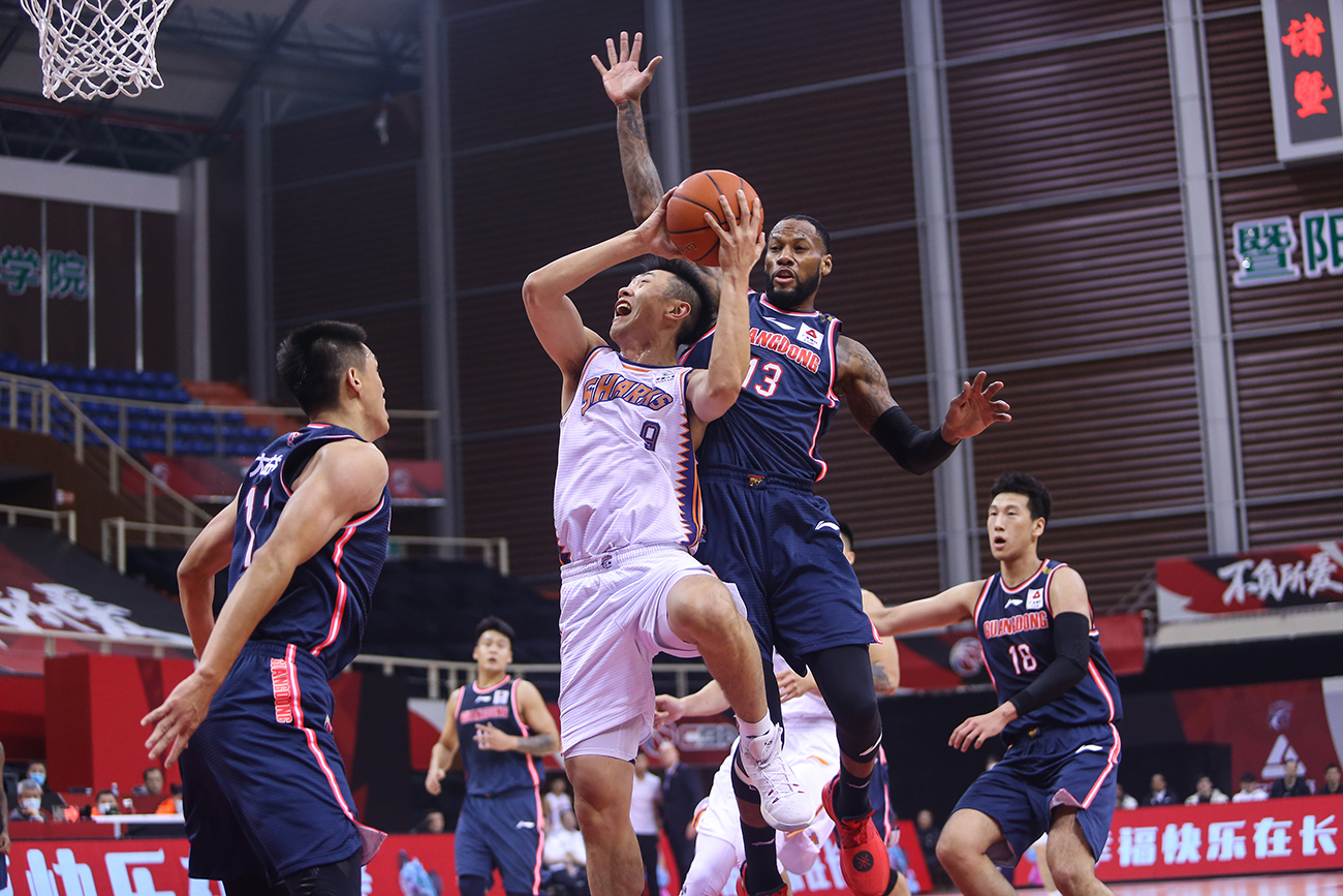 北京遭遇惨败,上海乘胜追击夺得关键胜利 北京遭遇惨败,上海乘胜追击夺得关键胜利