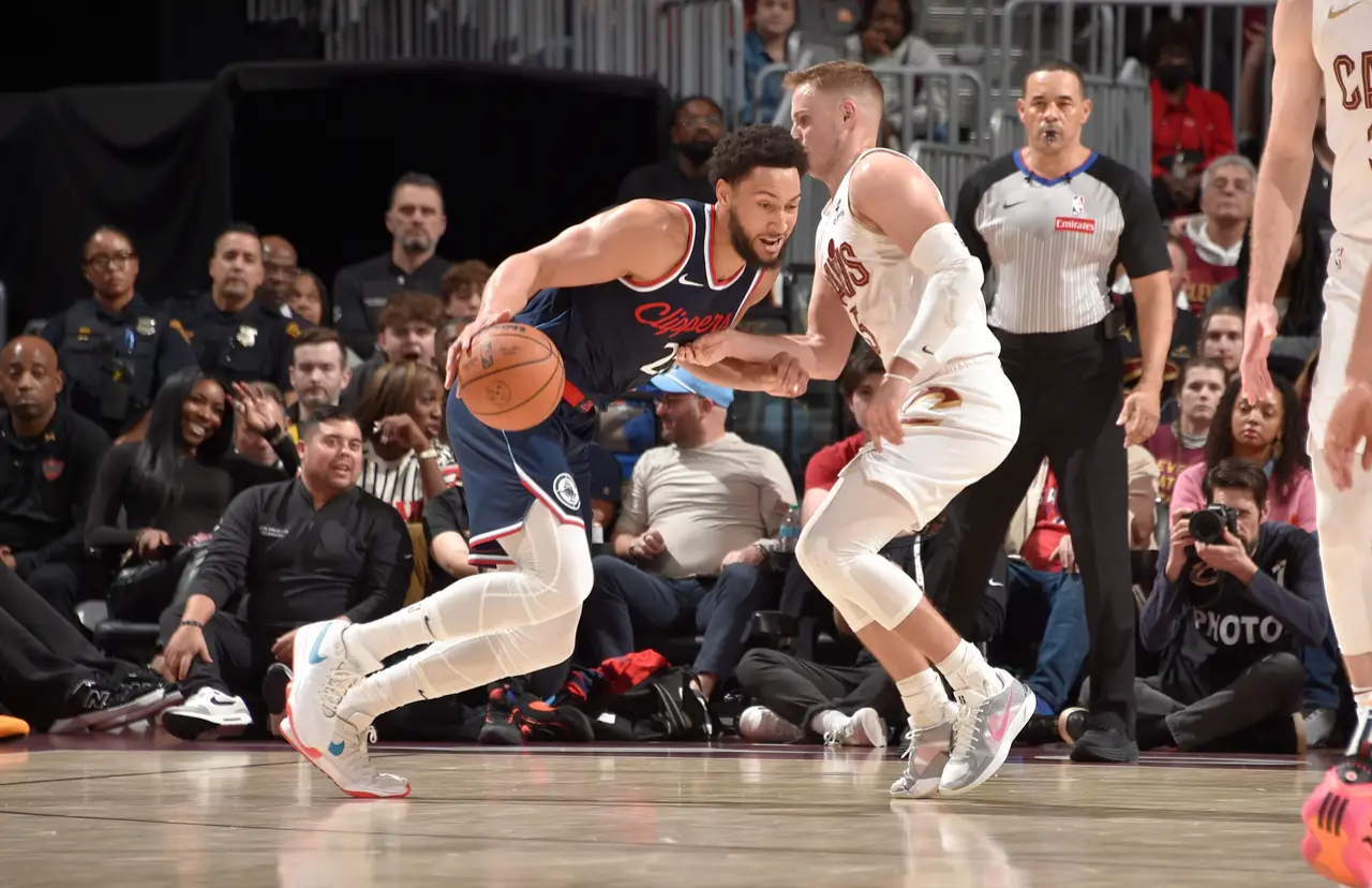 开云体育登录-爵士再次夺冠,击败公牛晋级总决赛