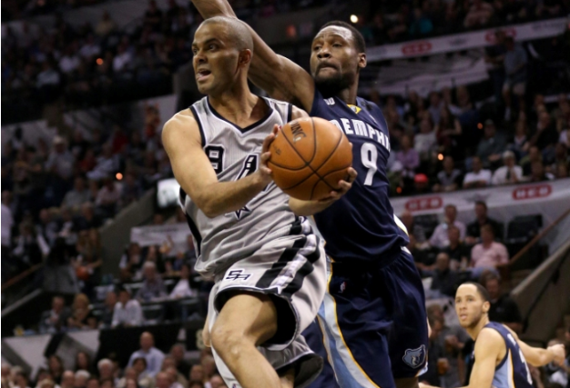 西班牙鏖战巴黎,托尼统治全场 西班牙鏖战巴黎,托尼统治全场