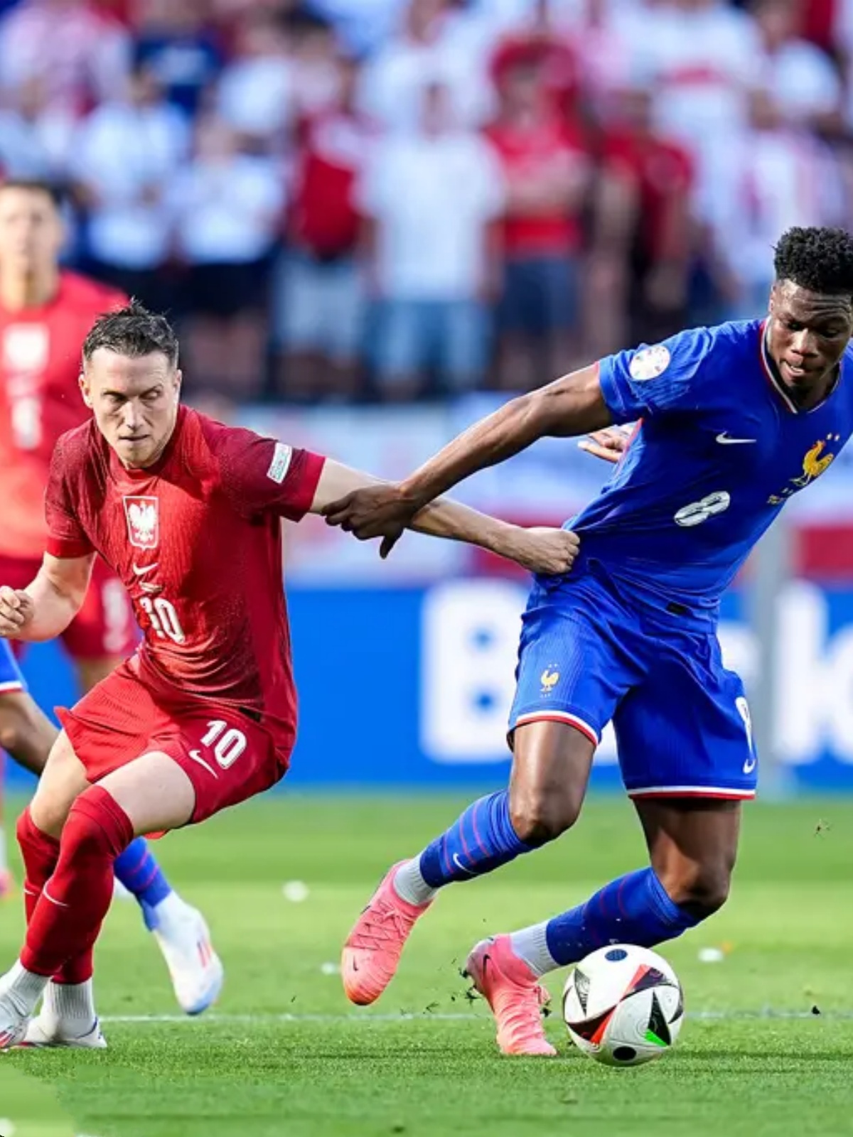 开云体育app-马赛鏖战莱比锡红牛,莱万统治全场