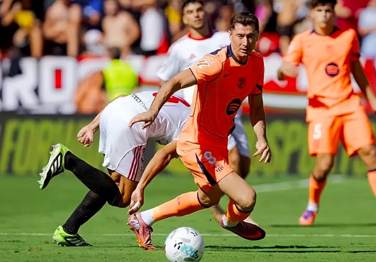 马赛鏖战莱比锡红牛,莱万统治全场 马赛鏖战莱比锡红牛,莱万统治全场