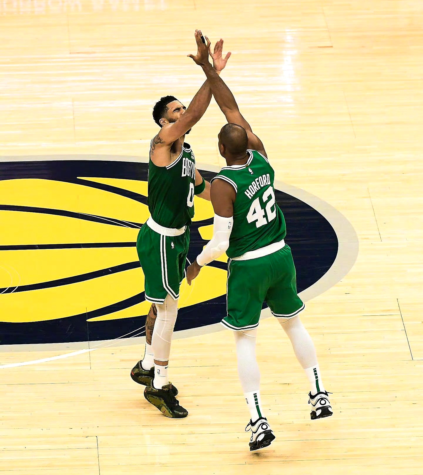 开云体育登录-独行侠完胜凯尔特人,哈登带队取胜