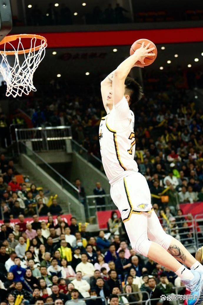 开云体育官网-广东队完胜新疆队，张镇麟高光表现