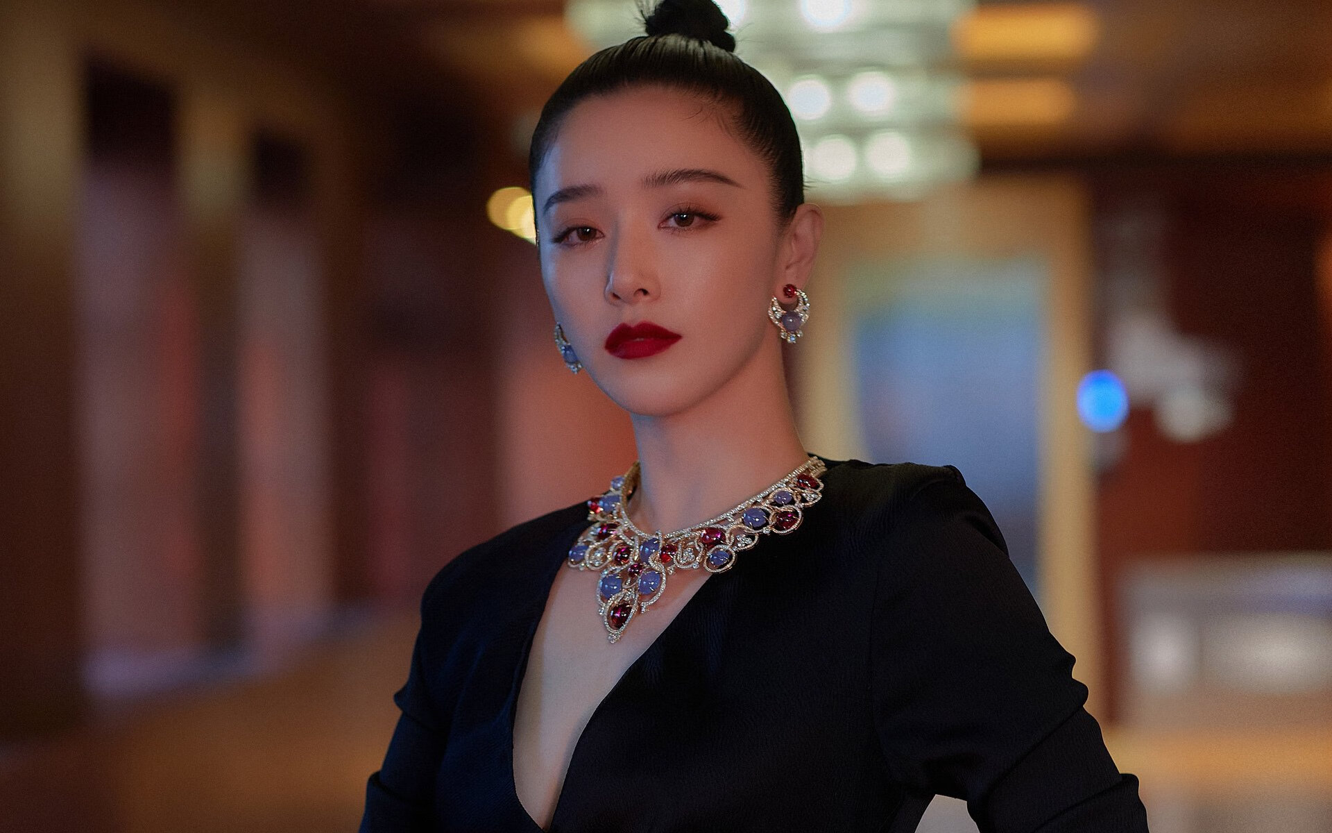 开云体育中国-老鹰击溃山西显威，布伦森抢七主宰赛场—篮球跨联赛的辉煌瞬间