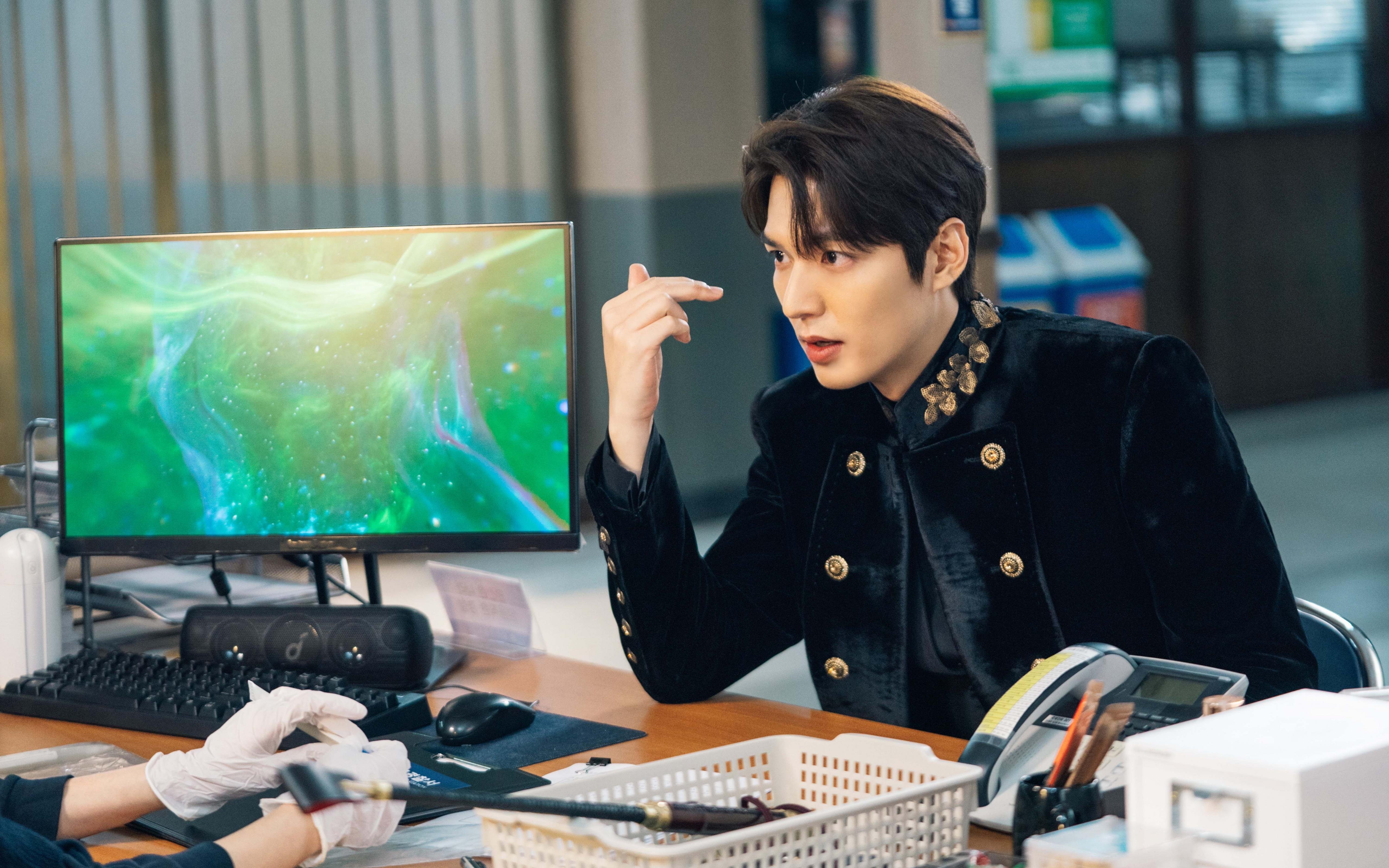 开云体育-两个赛场，一夜成王，当霍勒迪接管欧冠，北京鏖战麦迪逊