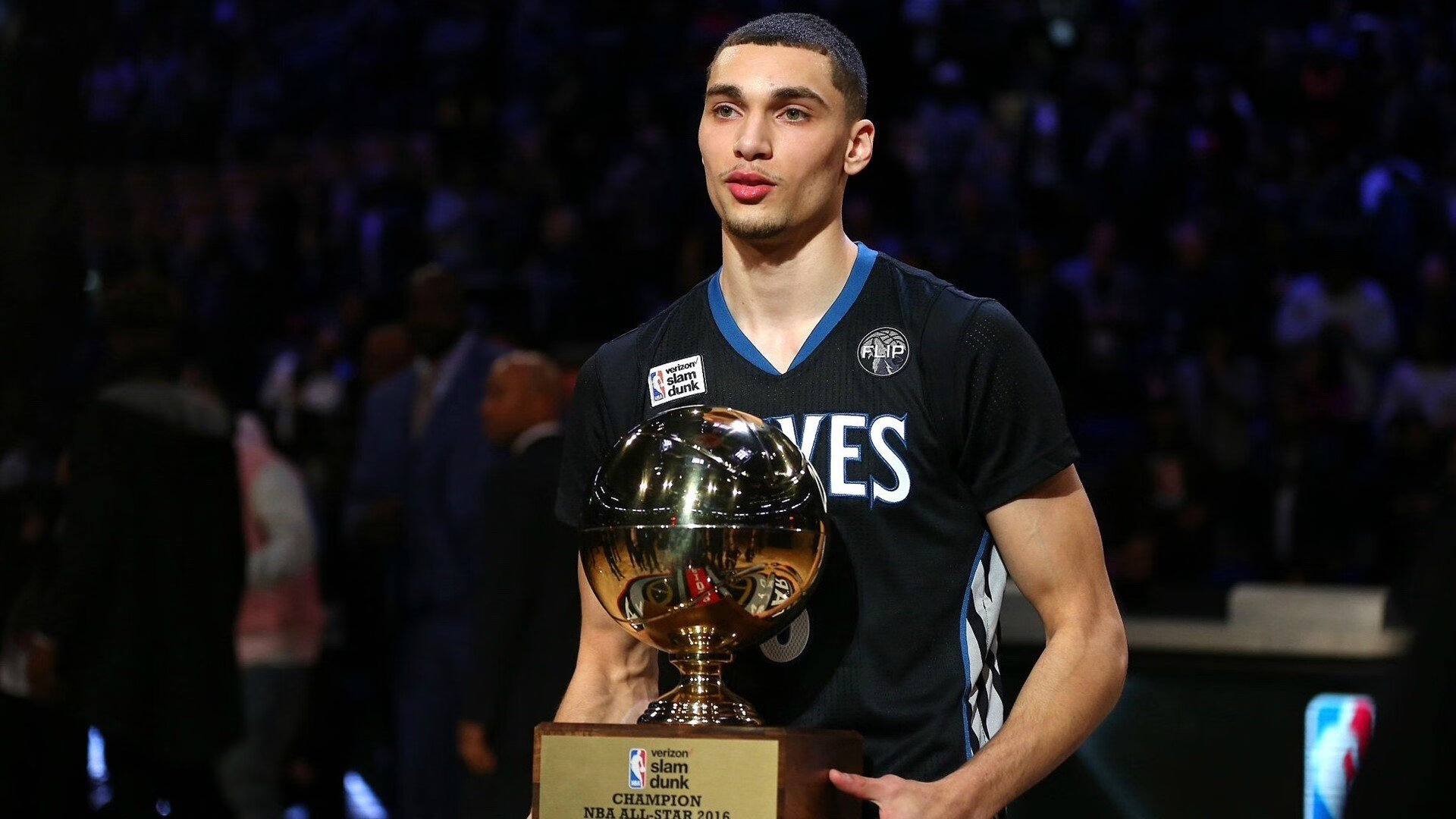 开云体育中国-速度与激情的双重奏，F1年度争冠焦点战与老鹰火力压制开拓者的体育盛宴