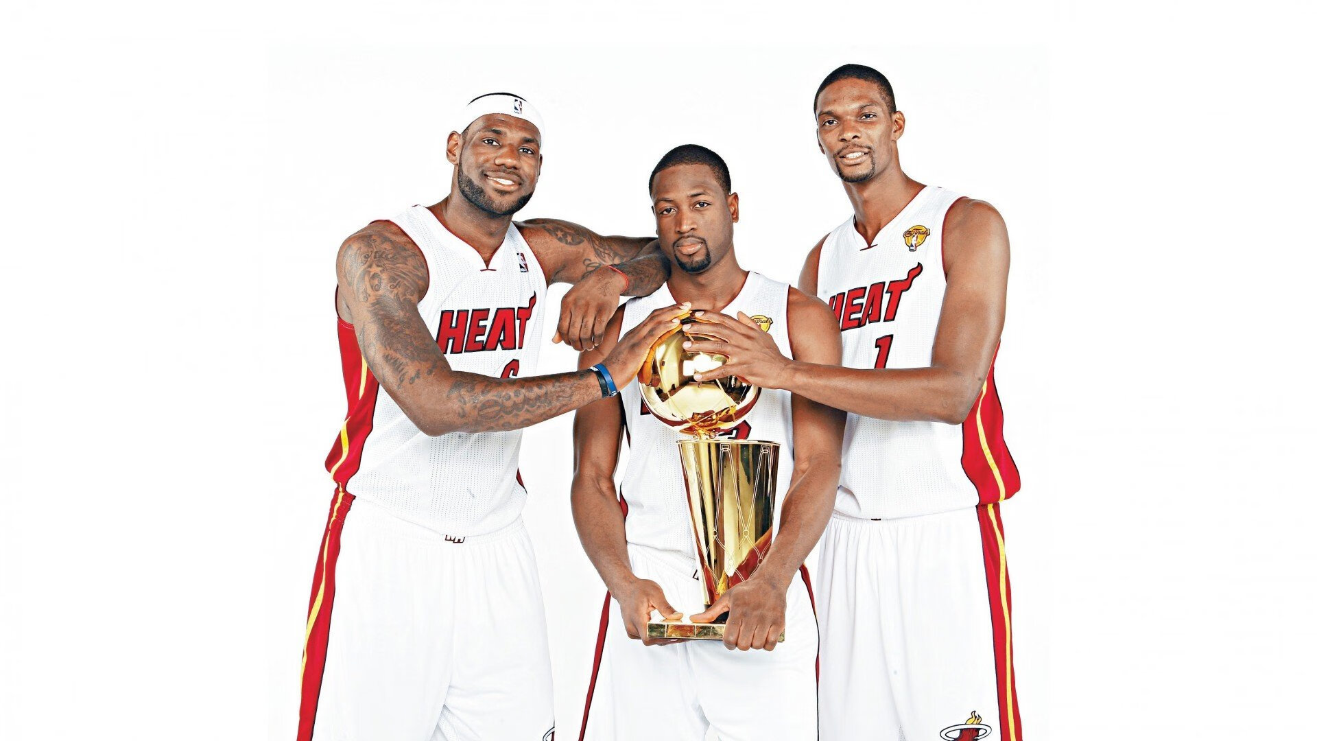 C罗发挥堪称完美，阿尔及利亚冲垮喀麦隆—绿茵场上的激情与荣耀